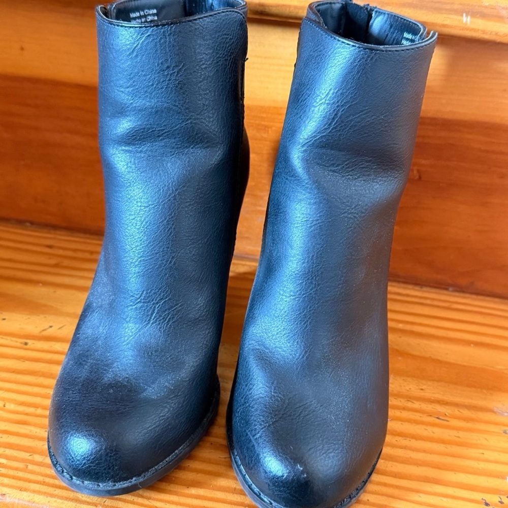 Black Women’s Ankle Boots - Sleek Zip-Back Design